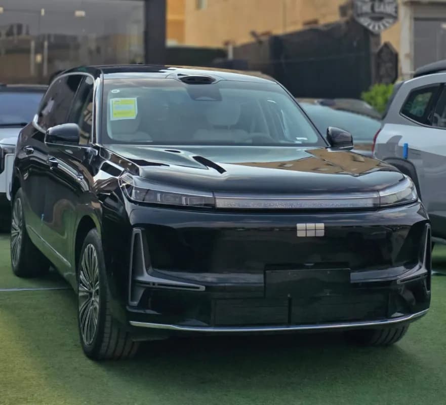 جيلي جلاكسي أم 9 2025 بيونير إيديشن أسود أوتوماتيك — جديدة