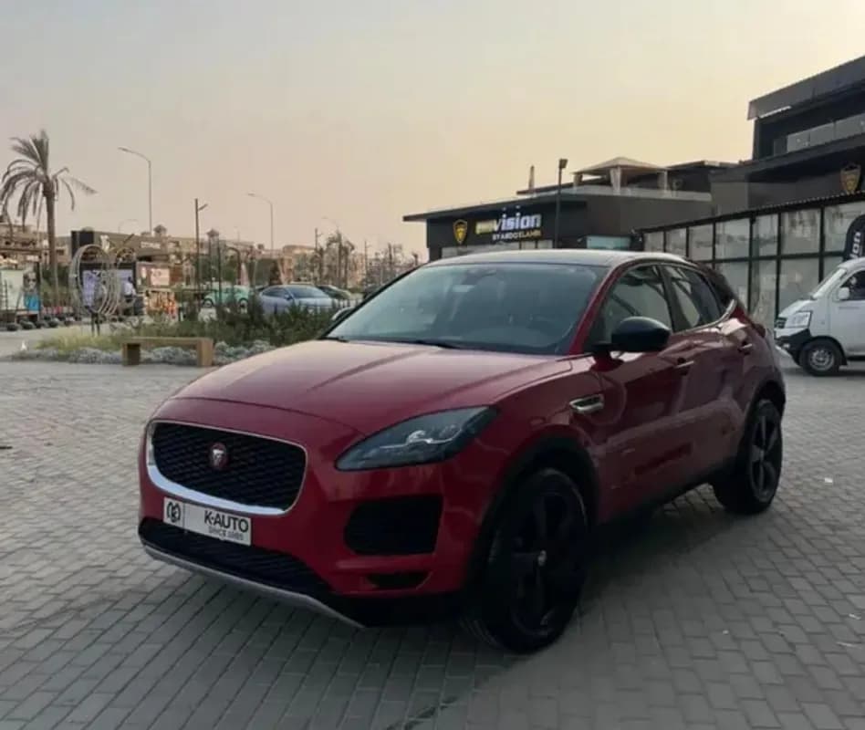 جاكوار اي باس 2020 R-Dynamic S أحمر أوتوماتيك — مستعملة
