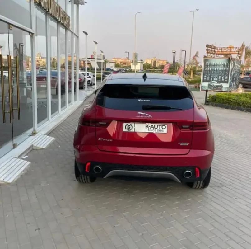جاكوار اي باس 2020 R-Dynamic S أحمر أوتوماتيك — مستعملة