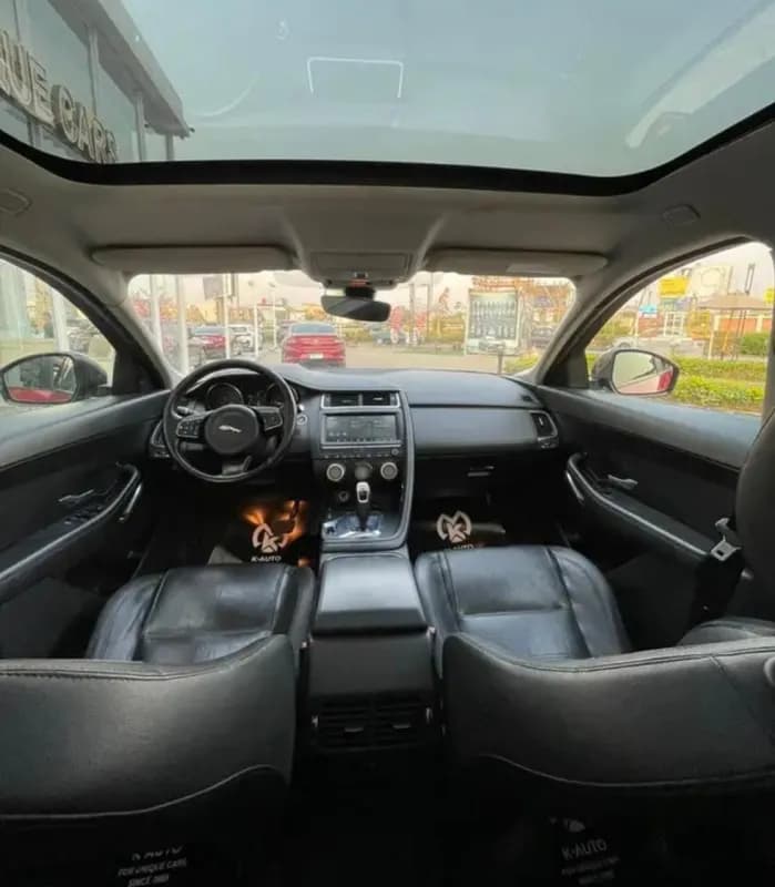 جاكوار اي باس 2020 R-Dynamic S أحمر أوتوماتيك — مستعملة