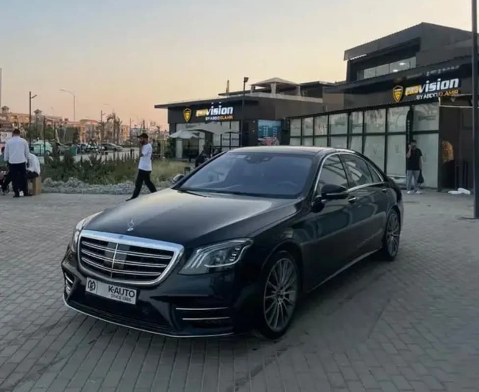 مرسيدس بنز S560 2019 اى ام جي أسود أوتوماتيك — مستعملة