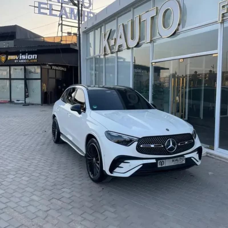مرسيدس بنز GLC 300 2023 ايه ام جي أبيض أوتوماتيك — مستعملة