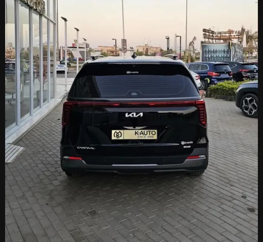 Kia Carnival 2025 VIP Black Automatic — Used
