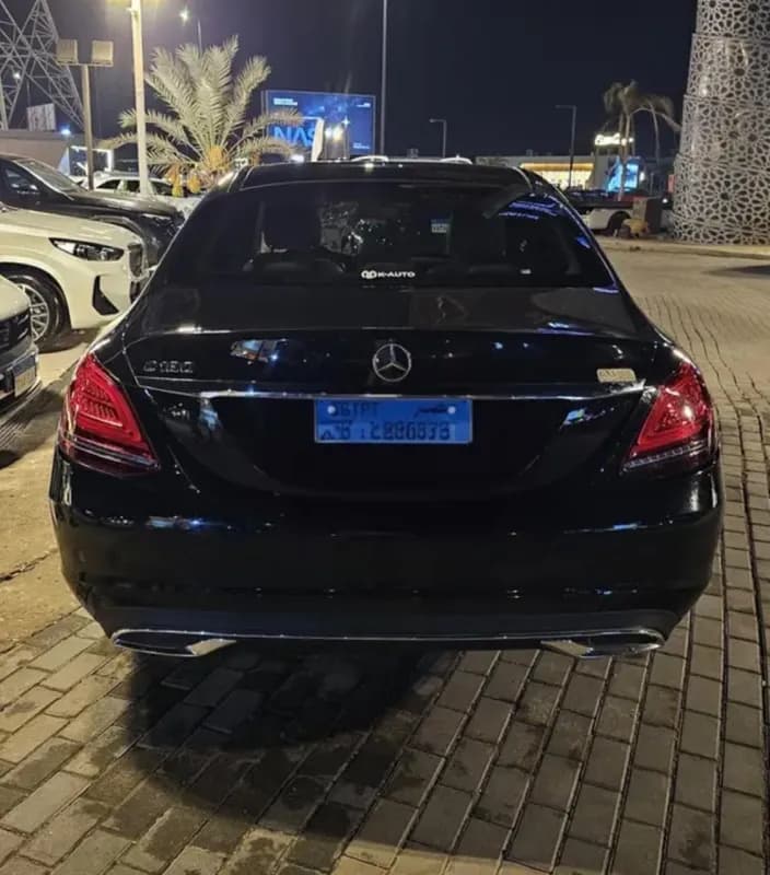 مرسيدس بنز C180 2019 افينت جراد أسود أوتوماتيك — مستعملة