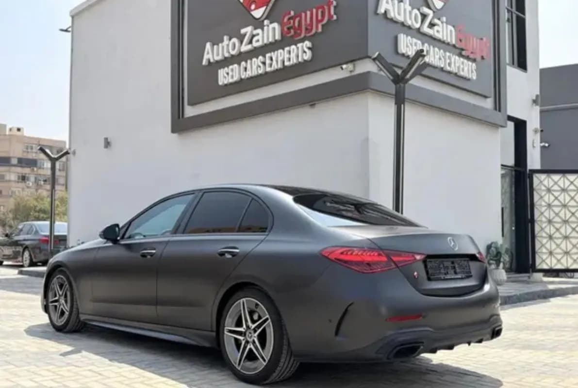 مرسيدس بنز C200 2022 ايه ام جي أسود أوتوماتيك — مستعملة
