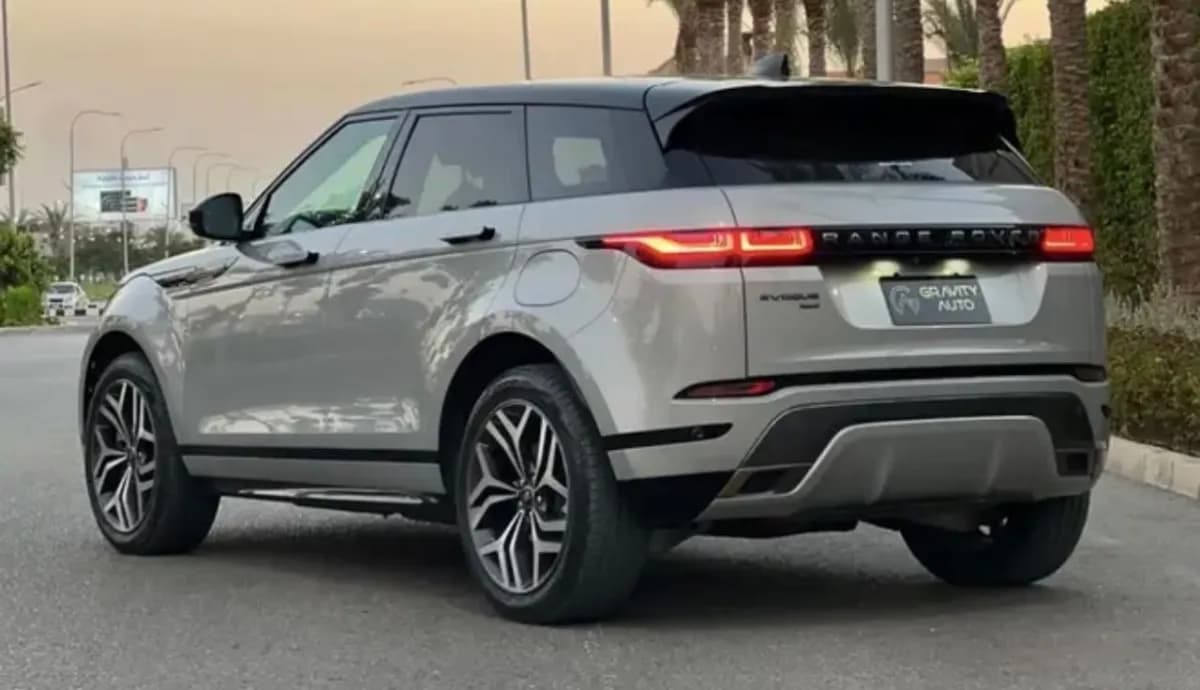 رينج روفر ايفوك 2023 بي 300 اي رمادي أوتوماتيك — مستعملة