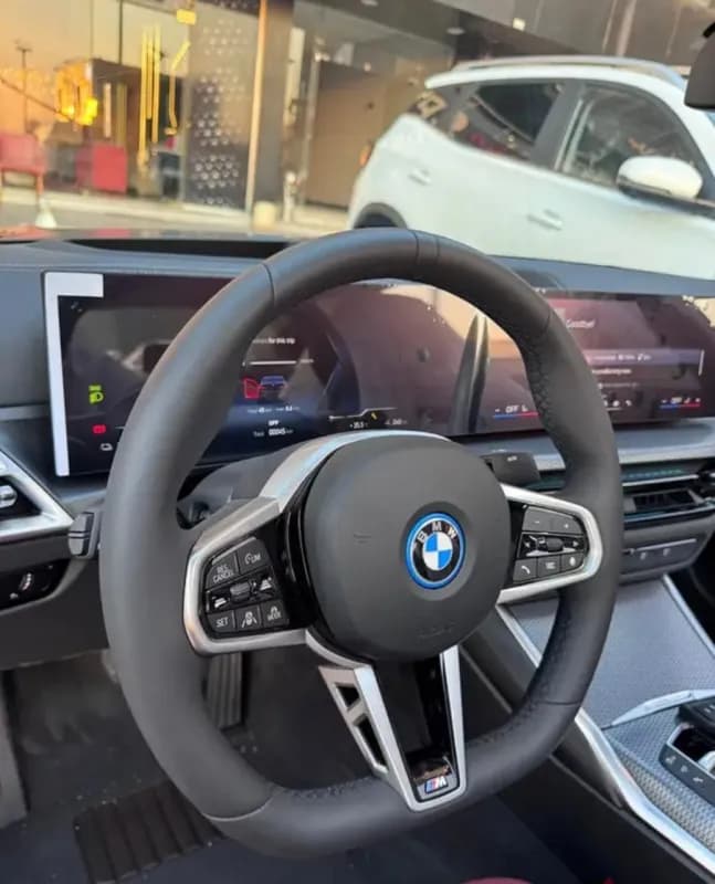 بي ام دبليو i3 2026 40 سبورت نايت باكدج ام ال أسود أوتوماتيك — جديدة