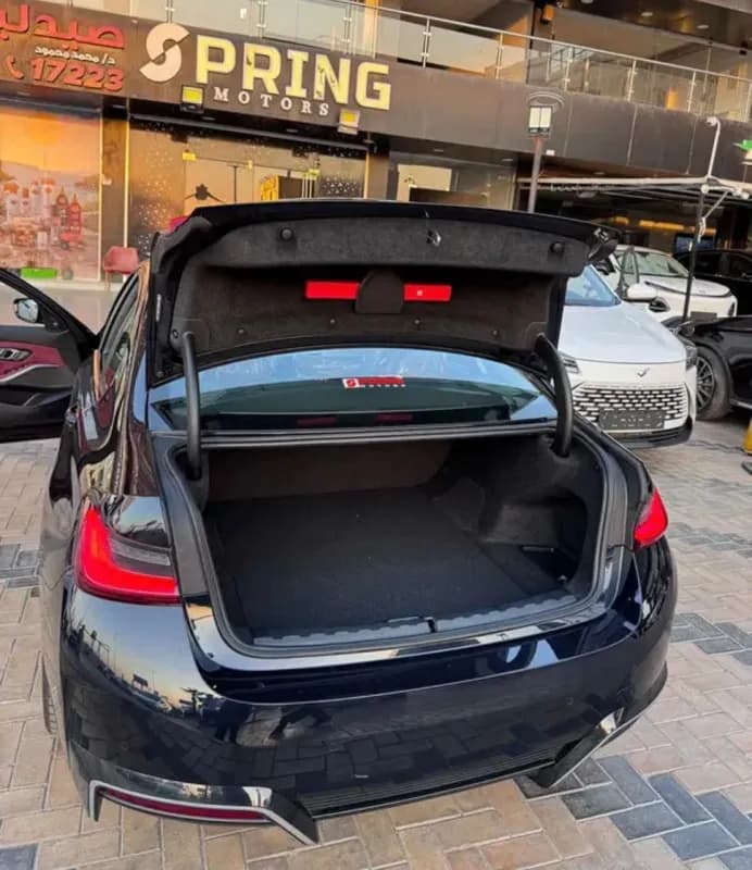 بي ام دبليو i3 2026 40 سبورت نايت باكدج ام ال أسود أوتوماتيك — جديدة