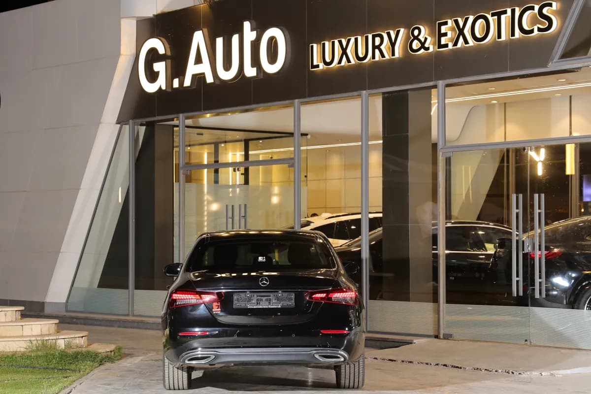 مرسيدس بنز E200 2023 بريميوم أسود أوتوماتيك — مستعملة