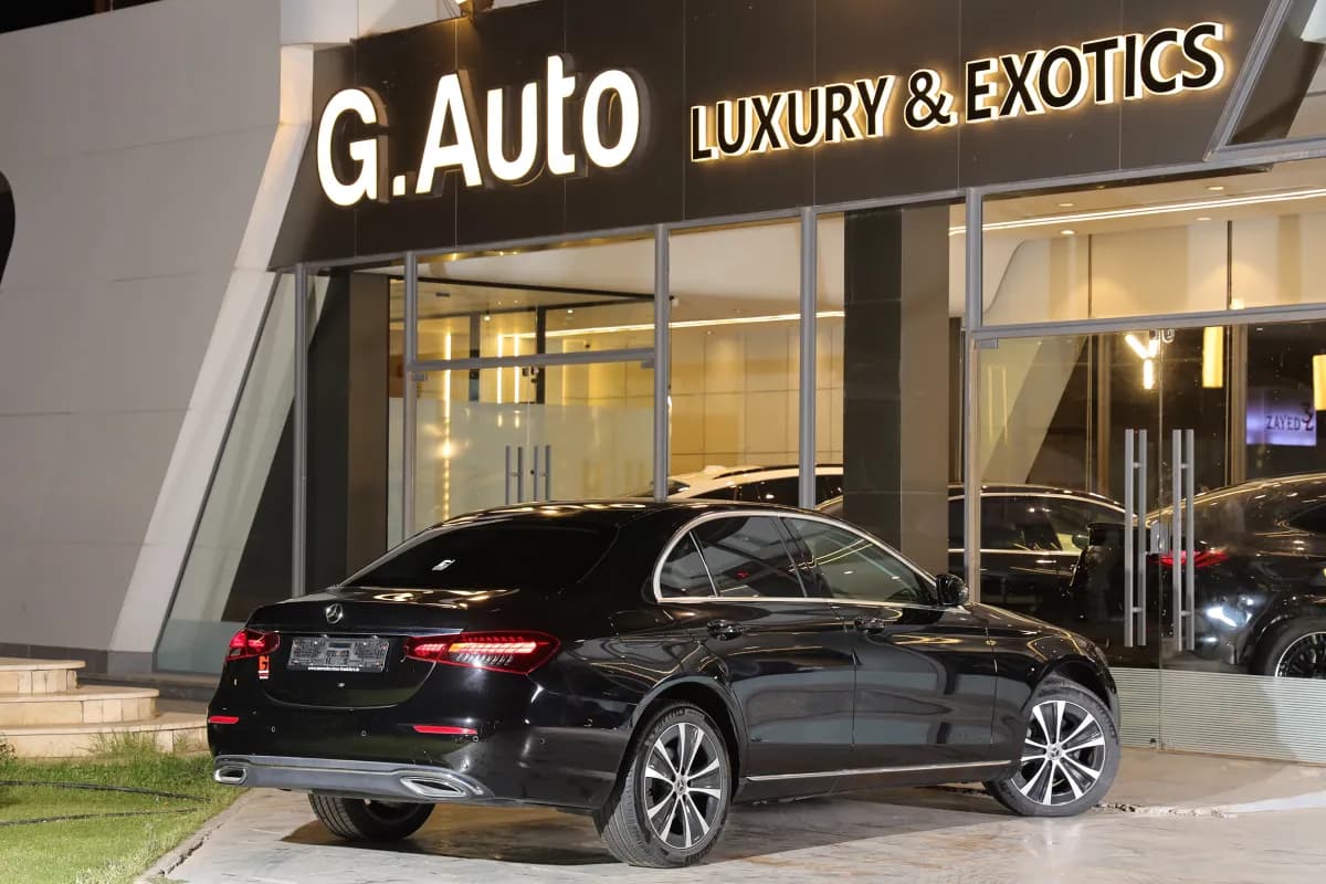 مرسيدس بنز E200 2023 بريميوم أسود أوتوماتيك — مستعملة
