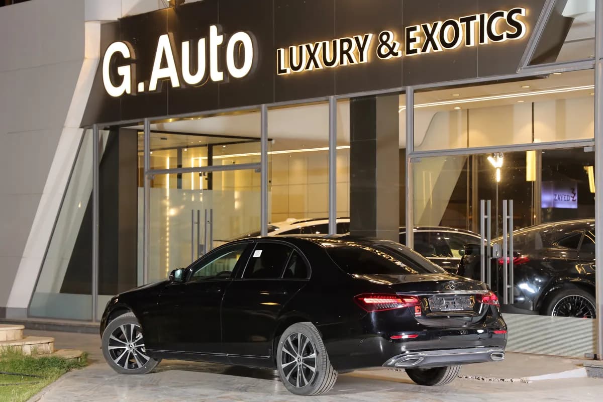 مرسيدس بنز E200 2023 بريميوم أسود أوتوماتيك — مستعملة