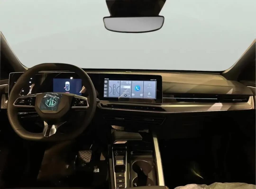 ام جي وان 2027 لاكشري أبيض أوتوماتيك — جديدة