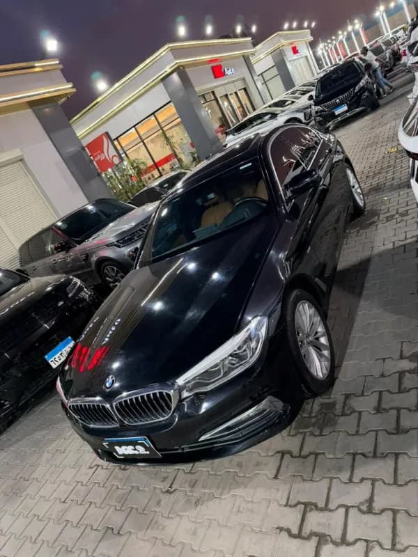 بي ام دبليو 520i 2018 لاكشري أحمر غامق أوتوماتيك — مستعملة