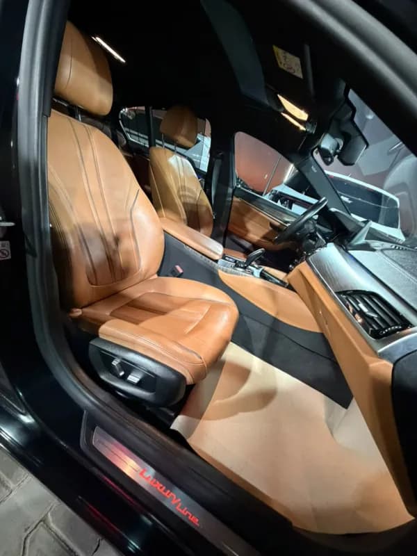 بي ام دبليو 520i 2018 لاكشري أحمر غامق أوتوماتيك — مستعملة