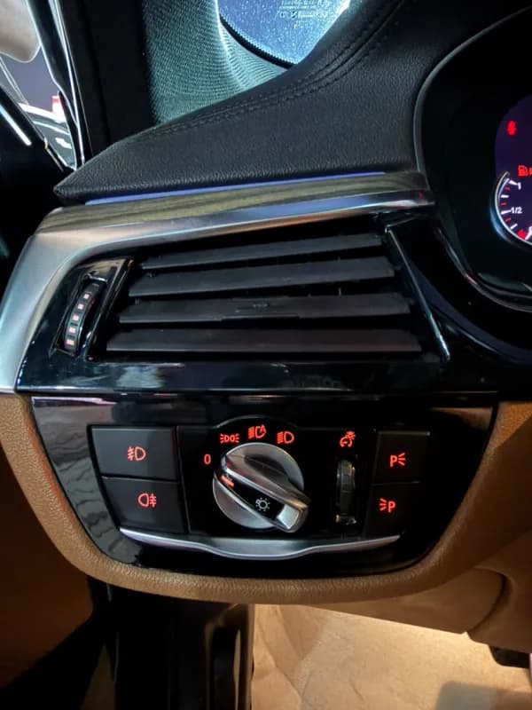 بي ام دبليو 520i 2018 لاكشري أحمر غامق أوتوماتيك — مستعملة