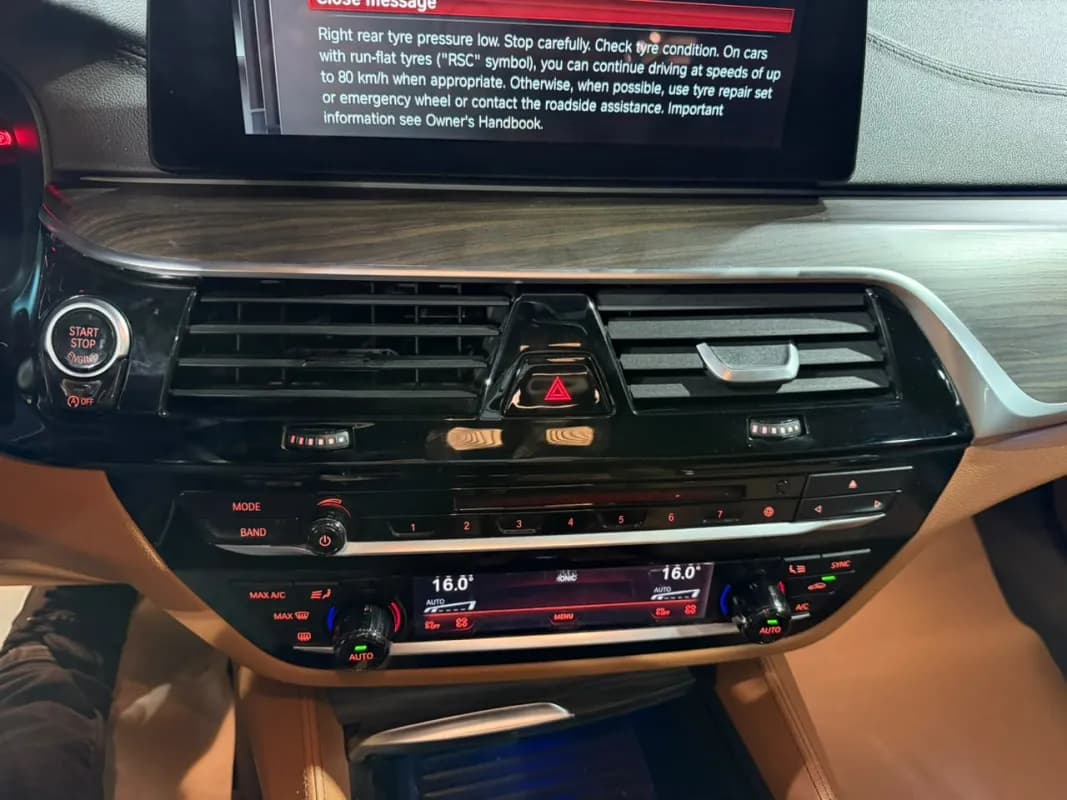 بي ام دبليو 520i 2018 لاكشري أحمر غامق أوتوماتيك — مستعملة