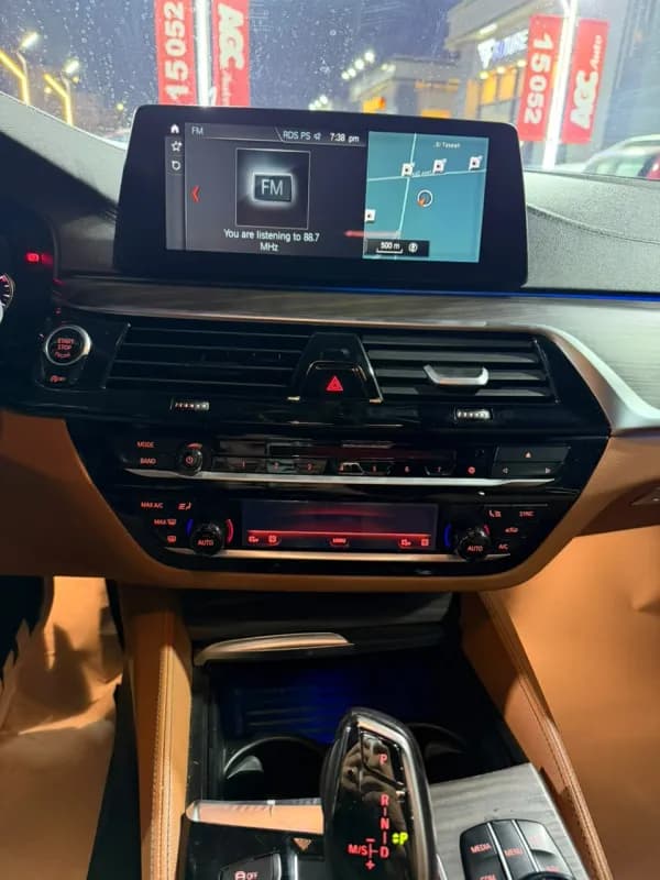 بي ام دبليو 520i 2018 لاكشري أحمر غامق أوتوماتيك — مستعملة