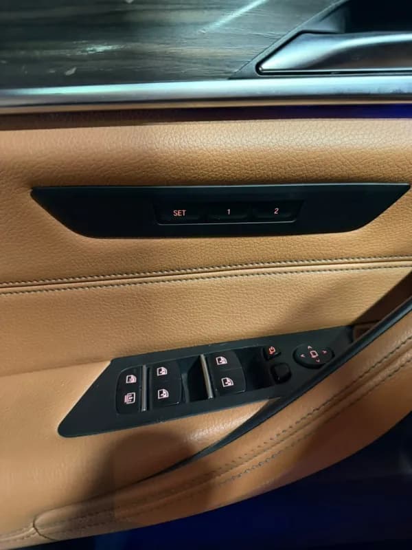 بي ام دبليو 520i 2018 لاكشري أحمر غامق أوتوماتيك — مستعملة