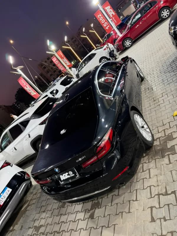 بي ام دبليو 520i 2018 لاكشري أحمر غامق أوتوماتيك — مستعملة