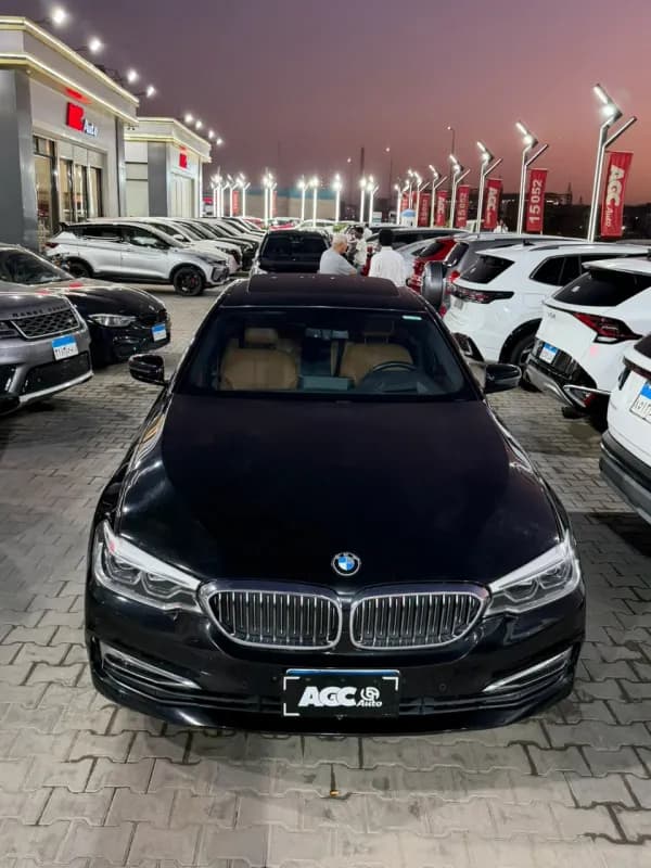 بي ام دبليو 520i 2018 لاكشري أحمر غامق أوتوماتيك — مستعملة