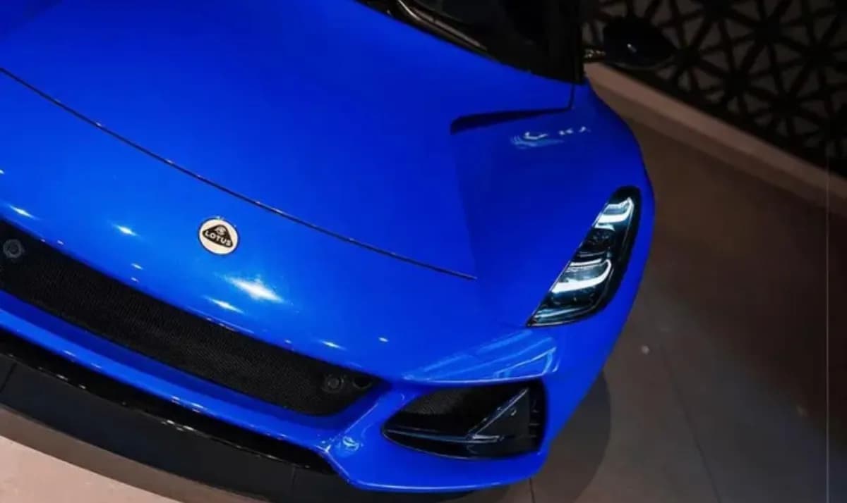 Lotus Emira 2024 s Blue Automatic — Used