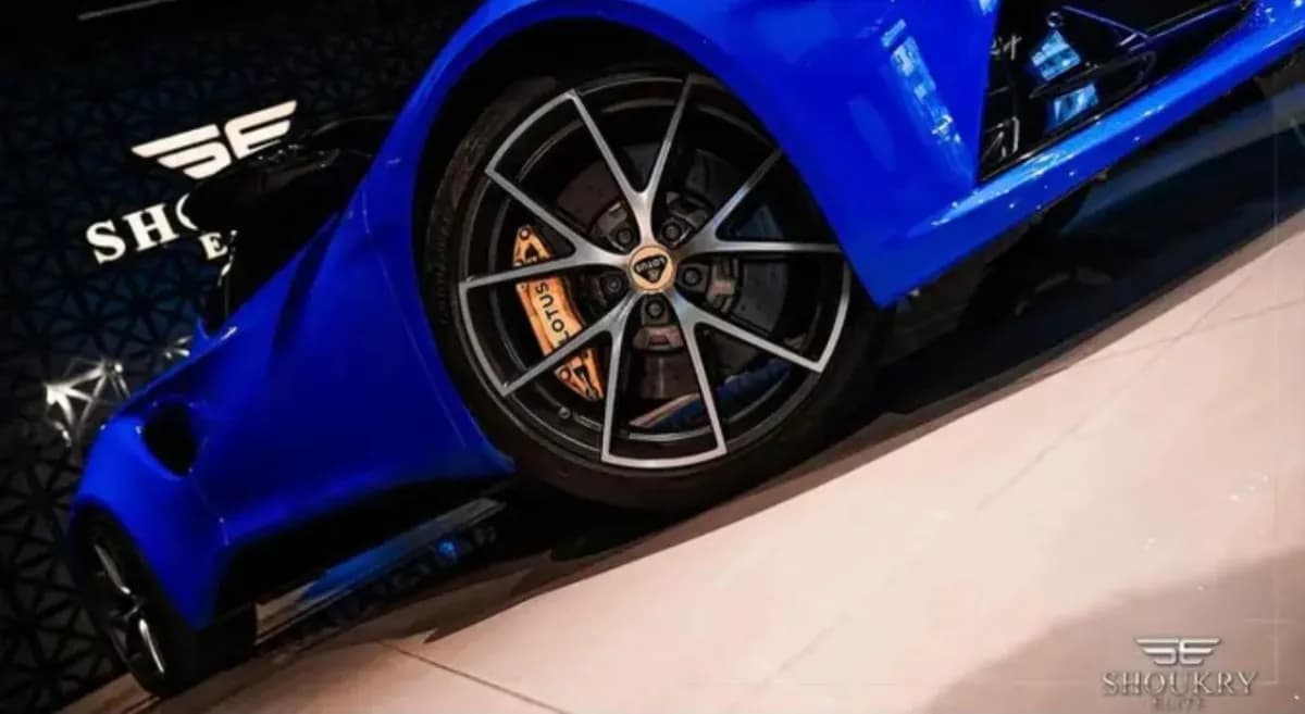 Lotus Emira 2024 s Blue Automatic — Used