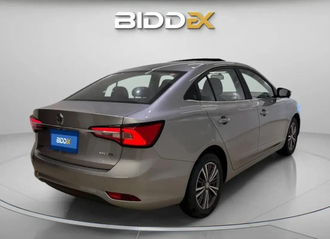 ام جي 5 2027 لاكشري فضي أوتوماتيك — جديدة