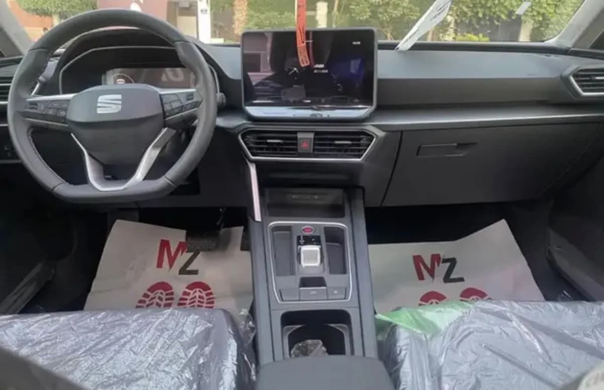 Seat Leon 2026 Advanced Gray Automatic — New