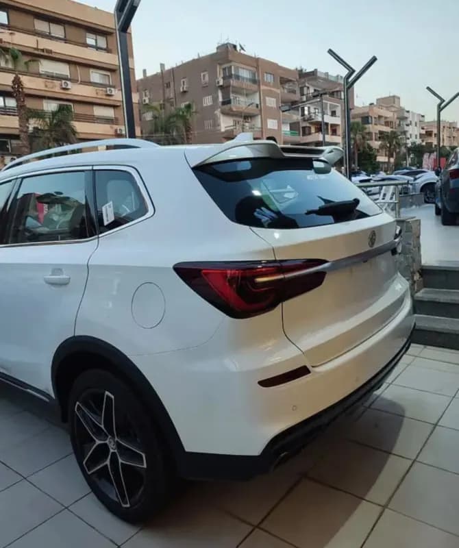 ام جي ار اكس 5 2027 لاكشري أبيض أوتوماتيك — جديدة