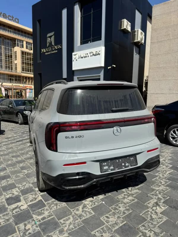 Mercedes-Benz GLB 200 2027 AMG Line Nardo Gray Automatic — New
