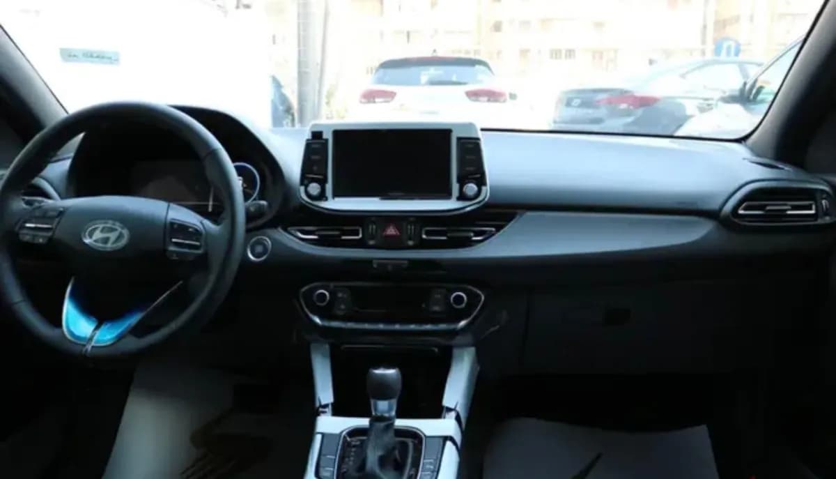 Hyundai I 30 FASTBACK 2026 BLAZE Silver Dct — New