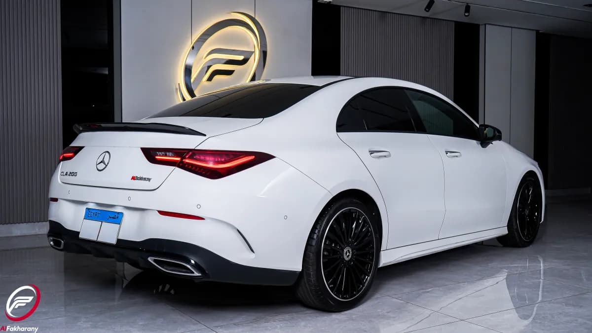 مرسيدس بنز CLA 200 2025 ايه ام جي أبيض أوتوماتيك — مستعملة
