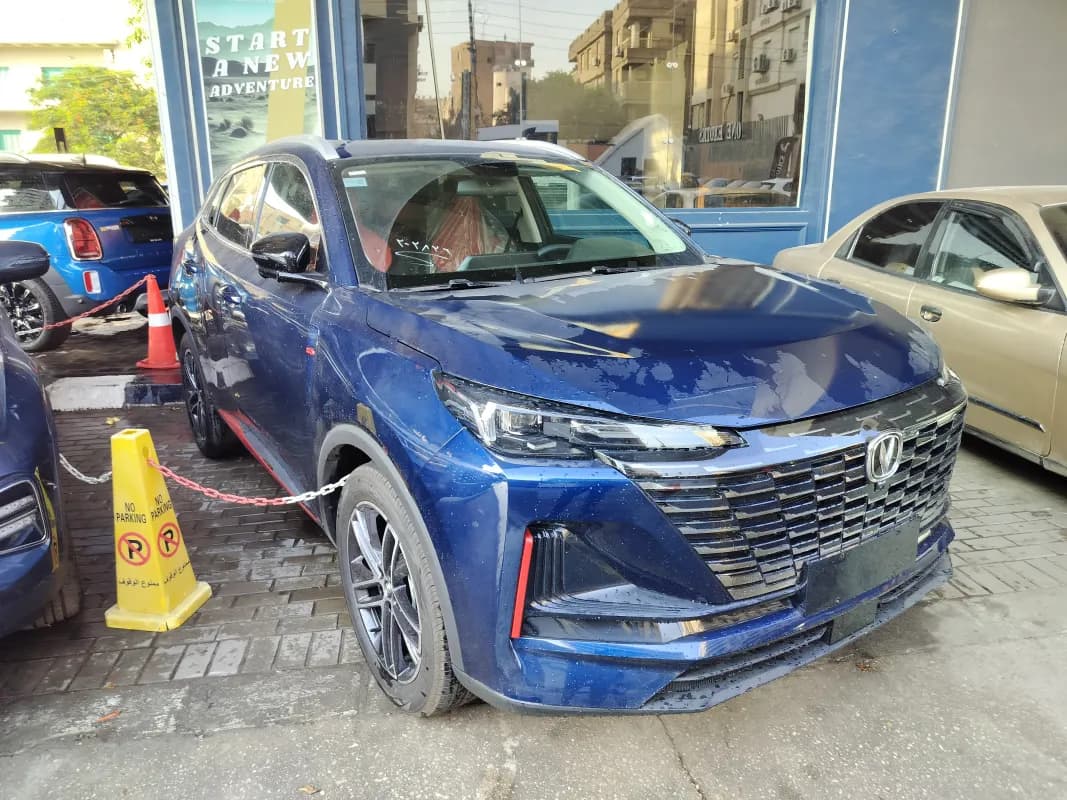 تشانغان CS55 بلاس 2027 بريميوم أزرق الداكن أوتوماتيك — جديدة