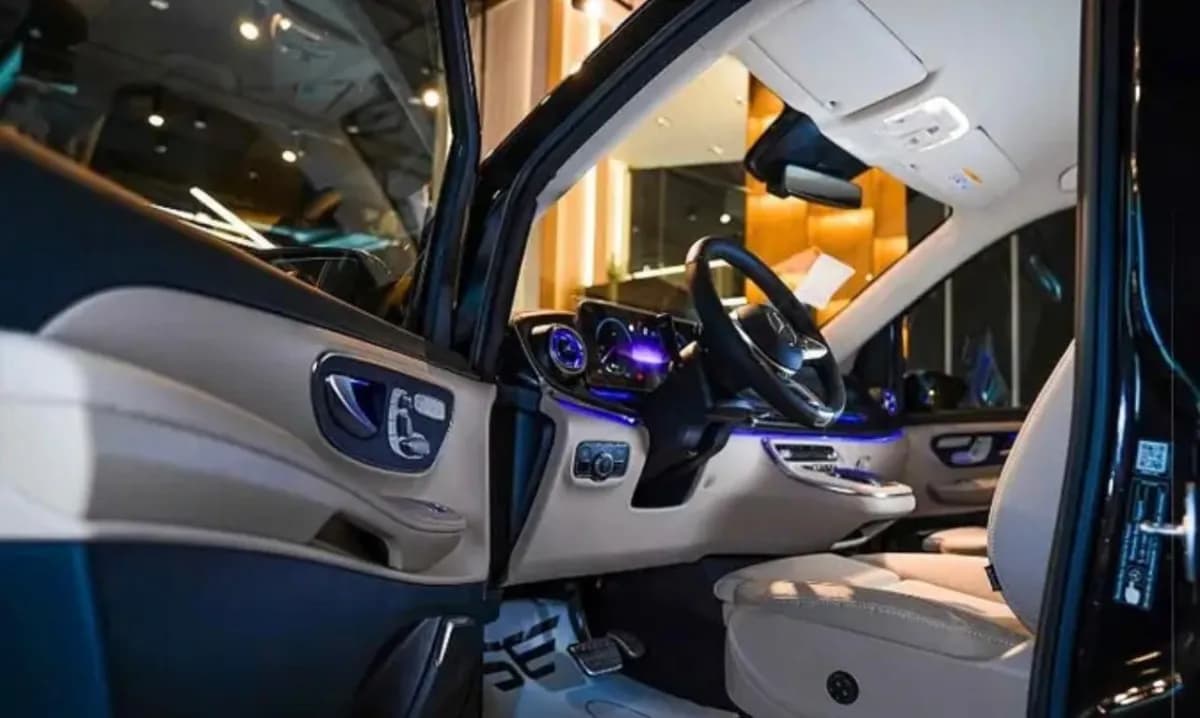 مرسيدس بنز في 300 2026 اي ام جي أسود أوتوماتيك — جديدة