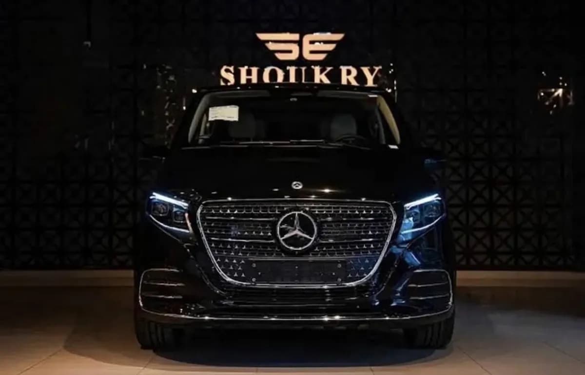 مرسيدس بنز في 300 2026 اي ام جي أسود أوتوماتيك — جديدة