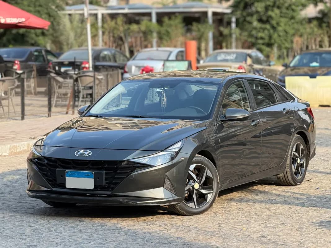 هيونداي إلنترا سي ان 7 2021 سمارت بلس رمادي أوتوماتيك — مستعملة