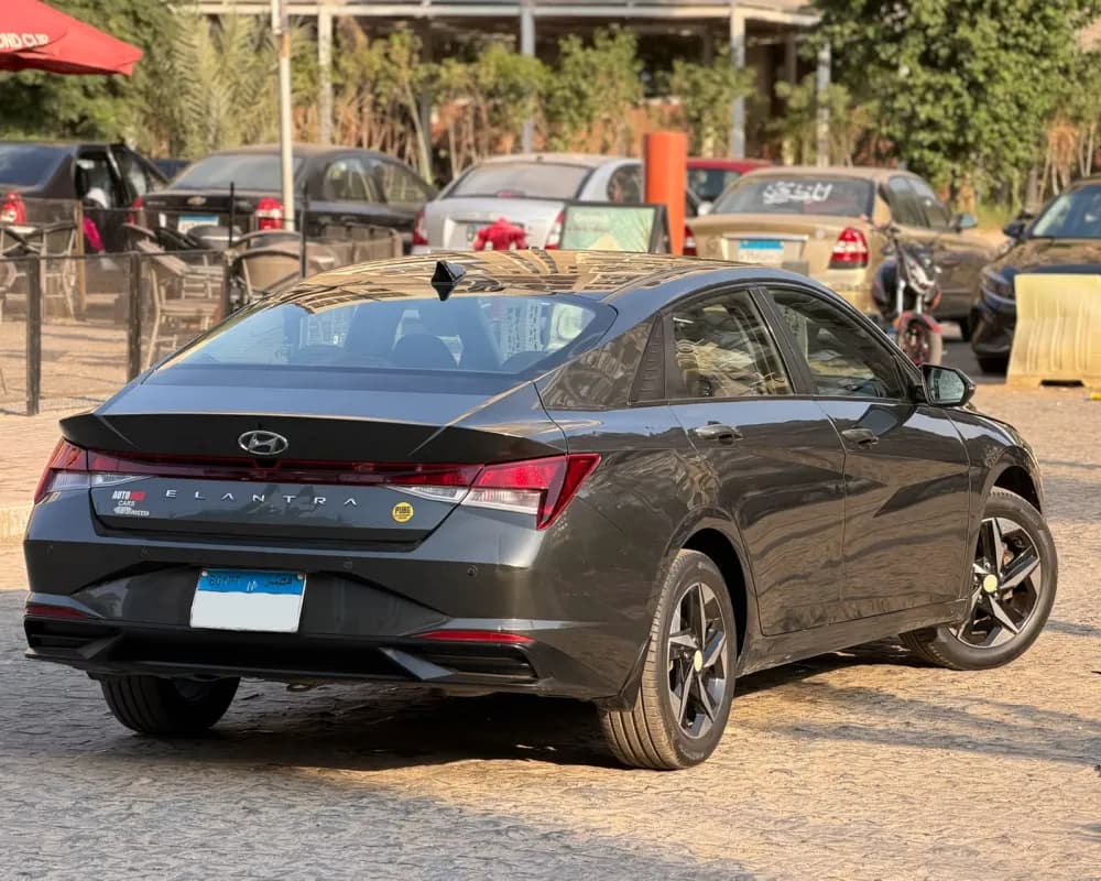 هيونداي إلنترا سي ان 7 2021 سمارت بلس رمادي أوتوماتيك — مستعملة