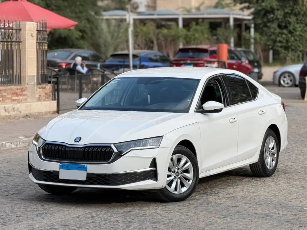 سكودا اوكتافيا A8 2026 لوفت أبيض أوتوماتيك — مستعملة