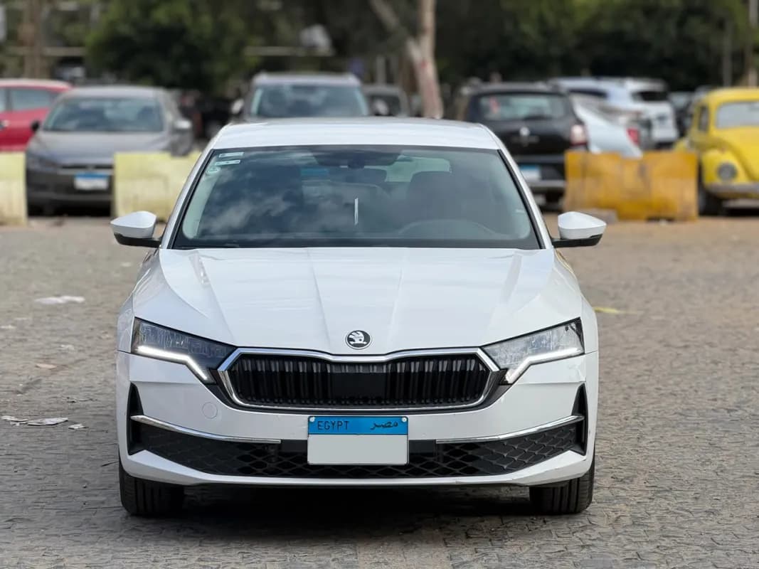 سكودا اوكتافيا A8 2026 لوفت أبيض أوتوماتيك — مستعملة
