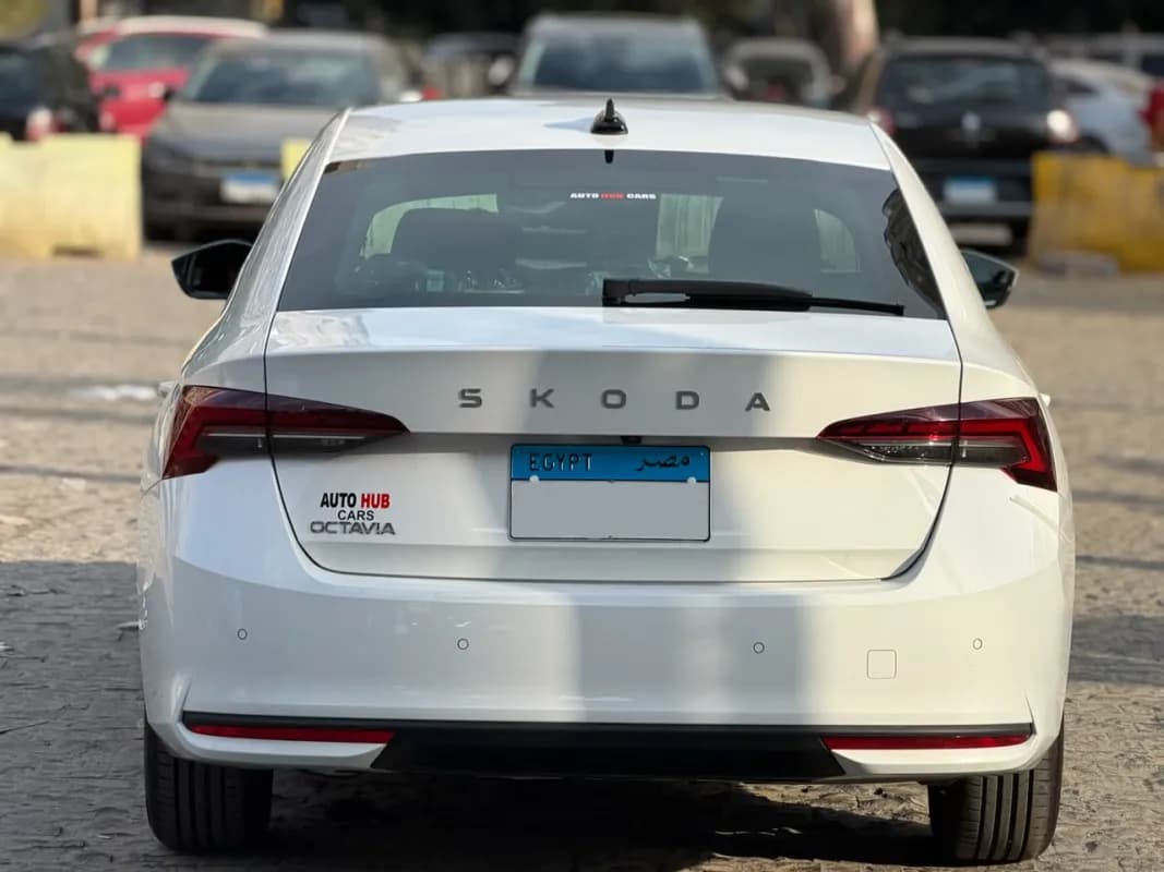 سكودا اوكتافيا A8 2026 لوفت أبيض أوتوماتيك — مستعملة