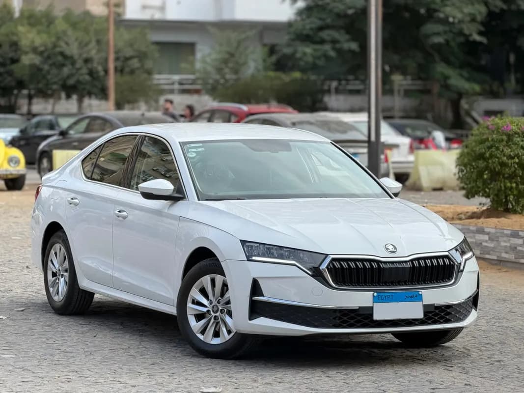 سكودا اوكتافيا A8 2026 لوفت أبيض أوتوماتيك — مستعملة