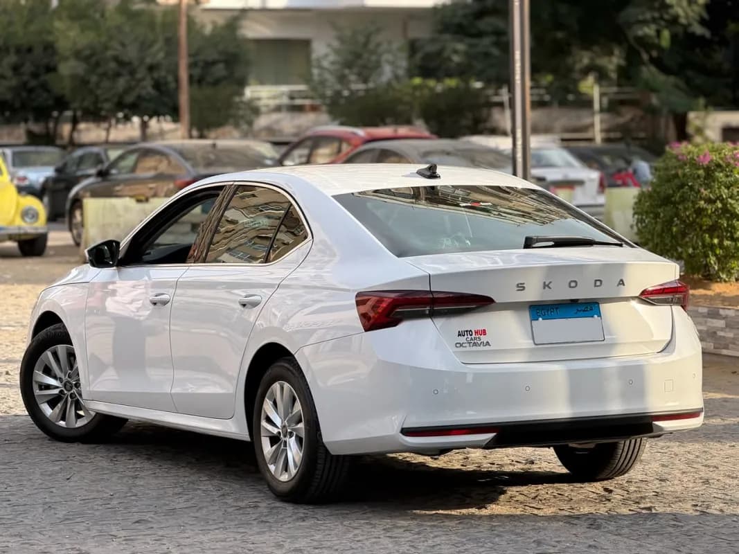 سكودا اوكتافيا A8 2026 لوفت أبيض أوتوماتيك — مستعملة