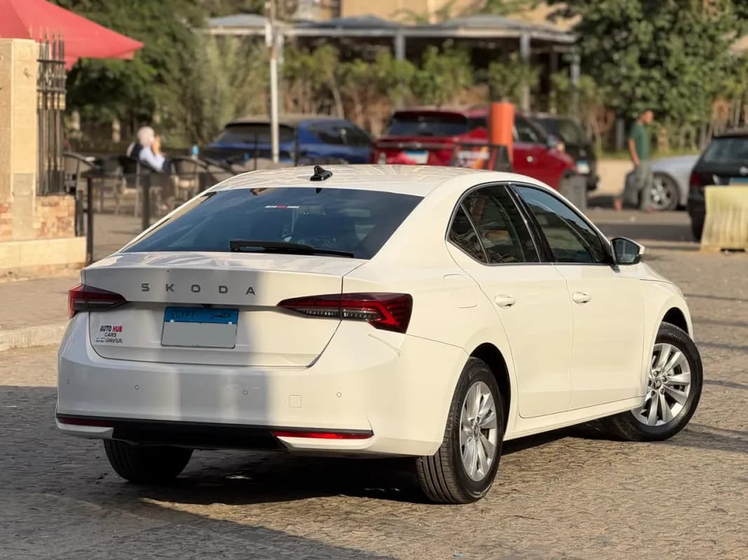 سكودا اوكتافيا A8 2026 لوفت أبيض أوتوماتيك — مستعملة