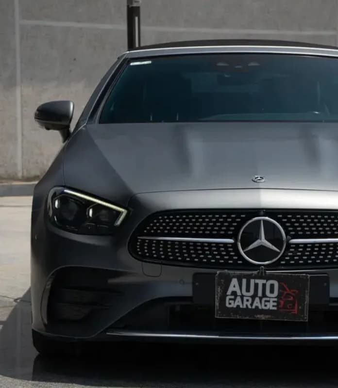 مرسيدس بنز E300 2021 ايه ام جي رمادي ناردو أوتوماتيك — مستعملة
