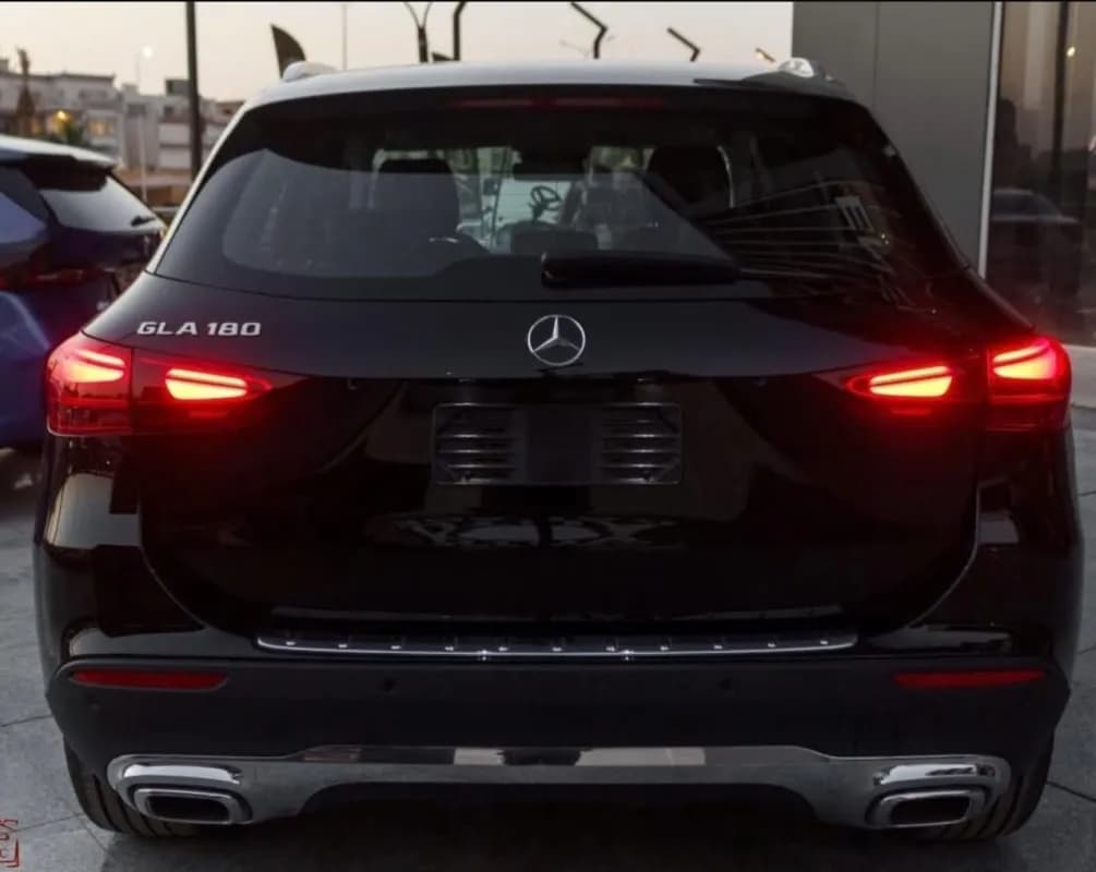مرسيدس بنز GLA 180 2026 بروجرسيف أسود أوتوماتيك — جديدة