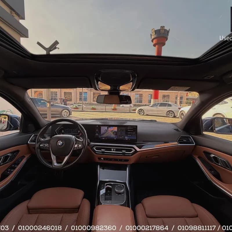 بي ام دبليو 320i 2024 لاكشري أزرق أوتوماتيك — مستعملة