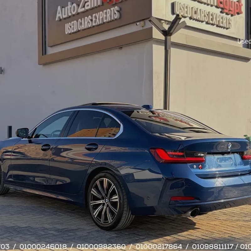 بي ام دبليو 320i 2024 لاكشري أزرق أوتوماتيك — مستعملة