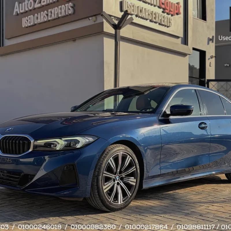 بي ام دبليو 320i 2024 لاكشري أزرق أوتوماتيك — مستعملة