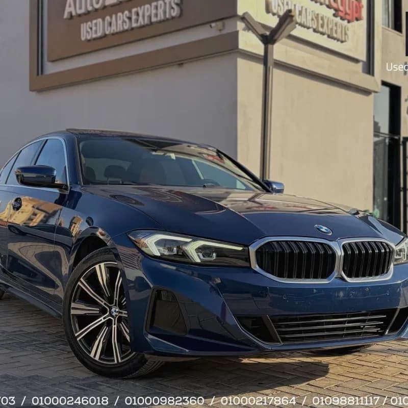 بي ام دبليو 320i 2024 لاكشري أزرق أوتوماتيك — مستعملة
