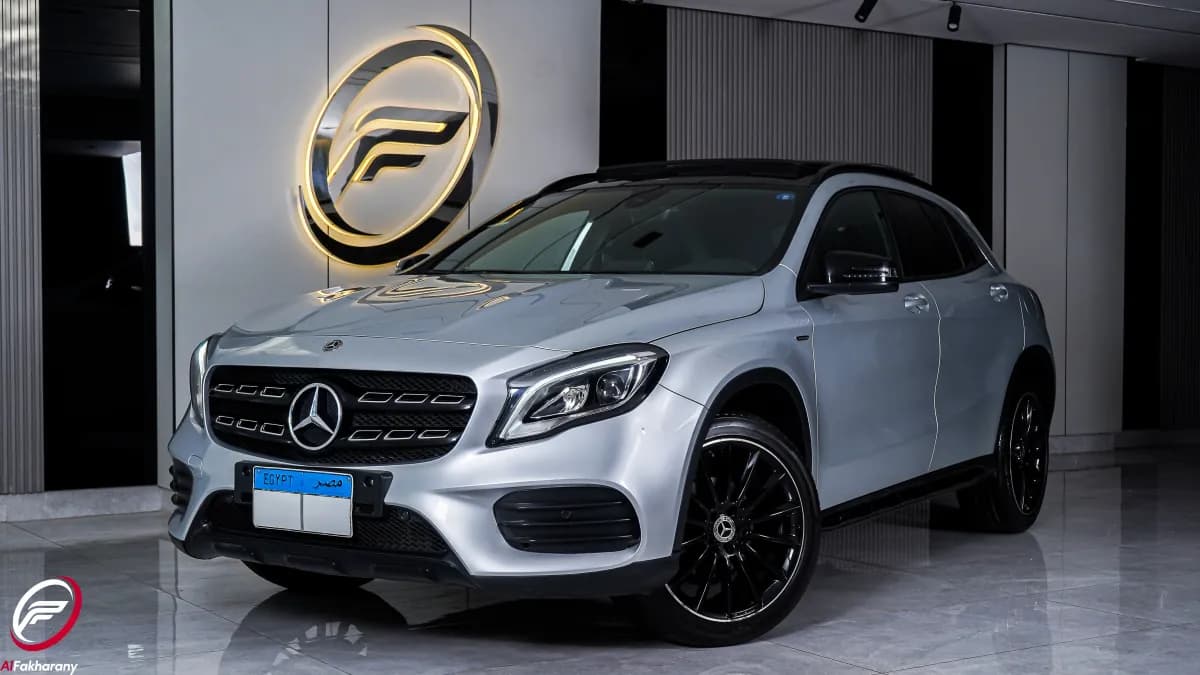 مرسيدس بنز GLA 200 2020 ايه ام جي فضي ناقل حركة مزدوج القابض — مستعملة